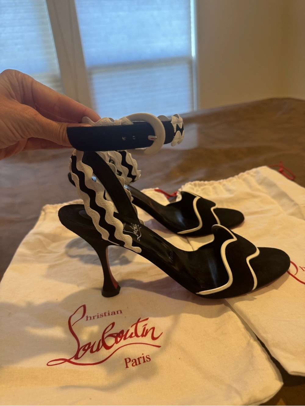 Christian Louboutin Corolobessa 85 Wavy
Suede Sandal Heels Size 39.5 Black - Picture 7 of 9